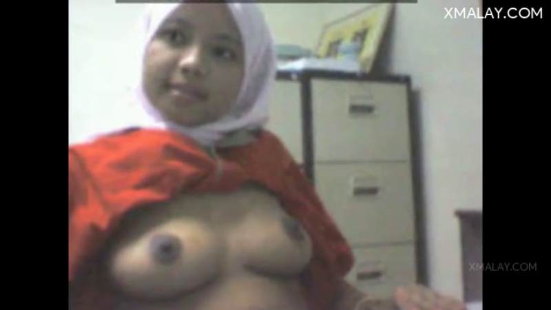 Muslim Asian Girl Showing Her Tits